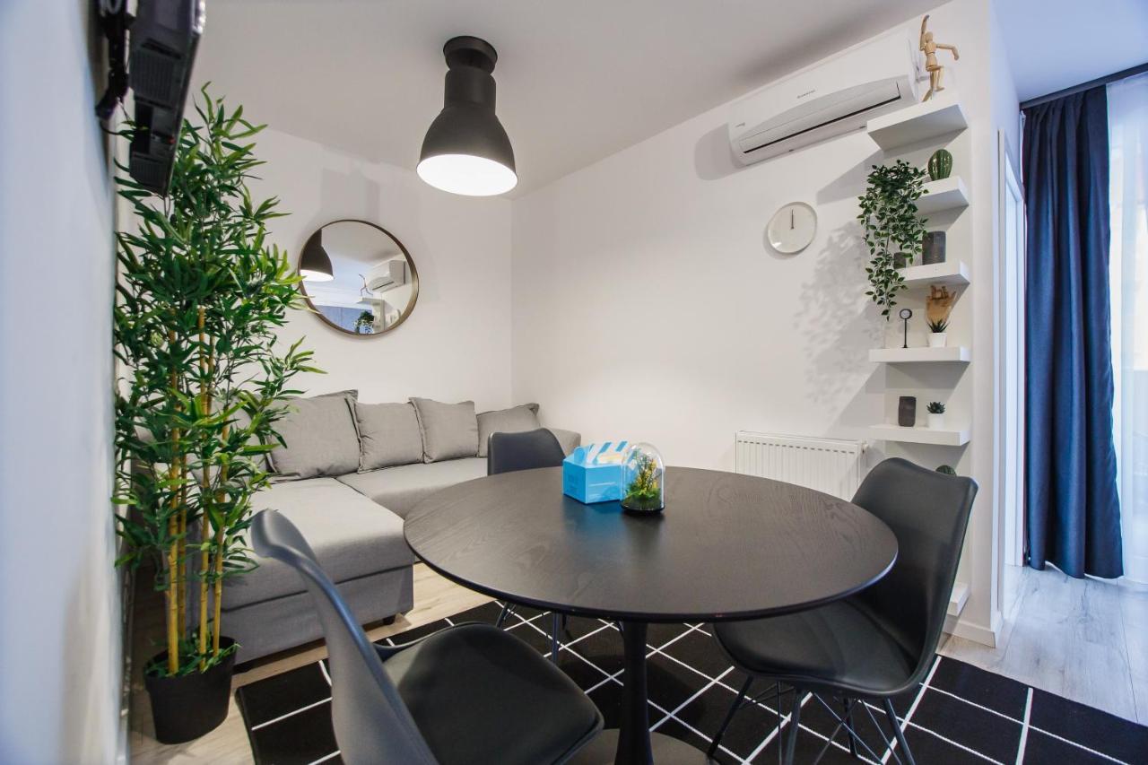 Trendy Apartment Near City Center オラデア エクステリア 写真