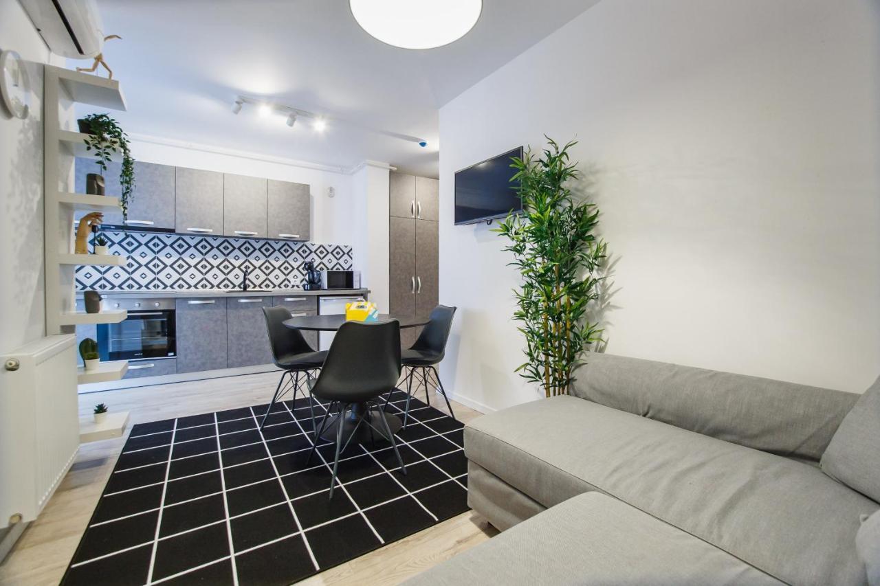 Trendy Apartment Near City Center オラデア エクステリア 写真