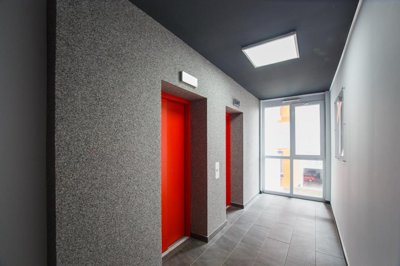 Trendy Apartment Near City Center オラデア エクステリア 写真